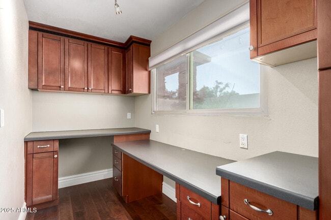 Building Photo - 3912 S Elm St