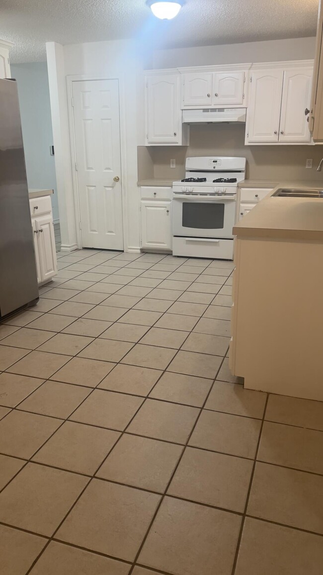 Building Photo - 4410 Jarvis St