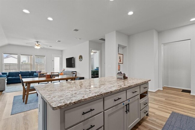 Building Photo - 5855 San Savino Dr