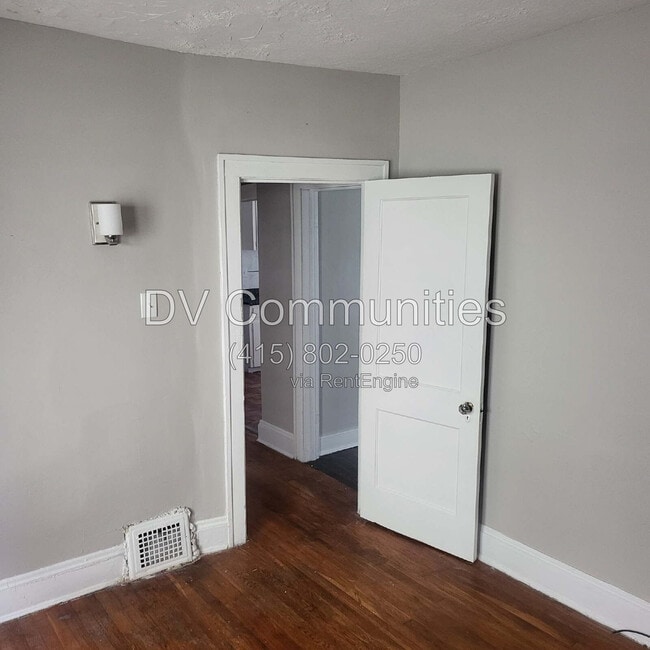 Building Photo - 1637 Eddington Rd