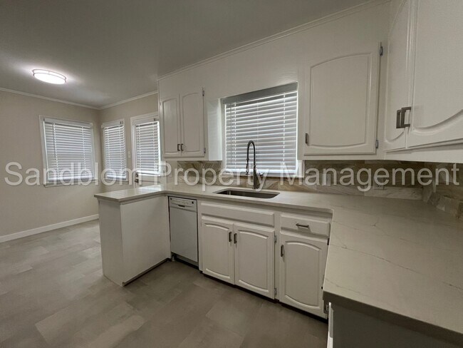 Building Photo - For Lease | $1300 Rent | Available Now!