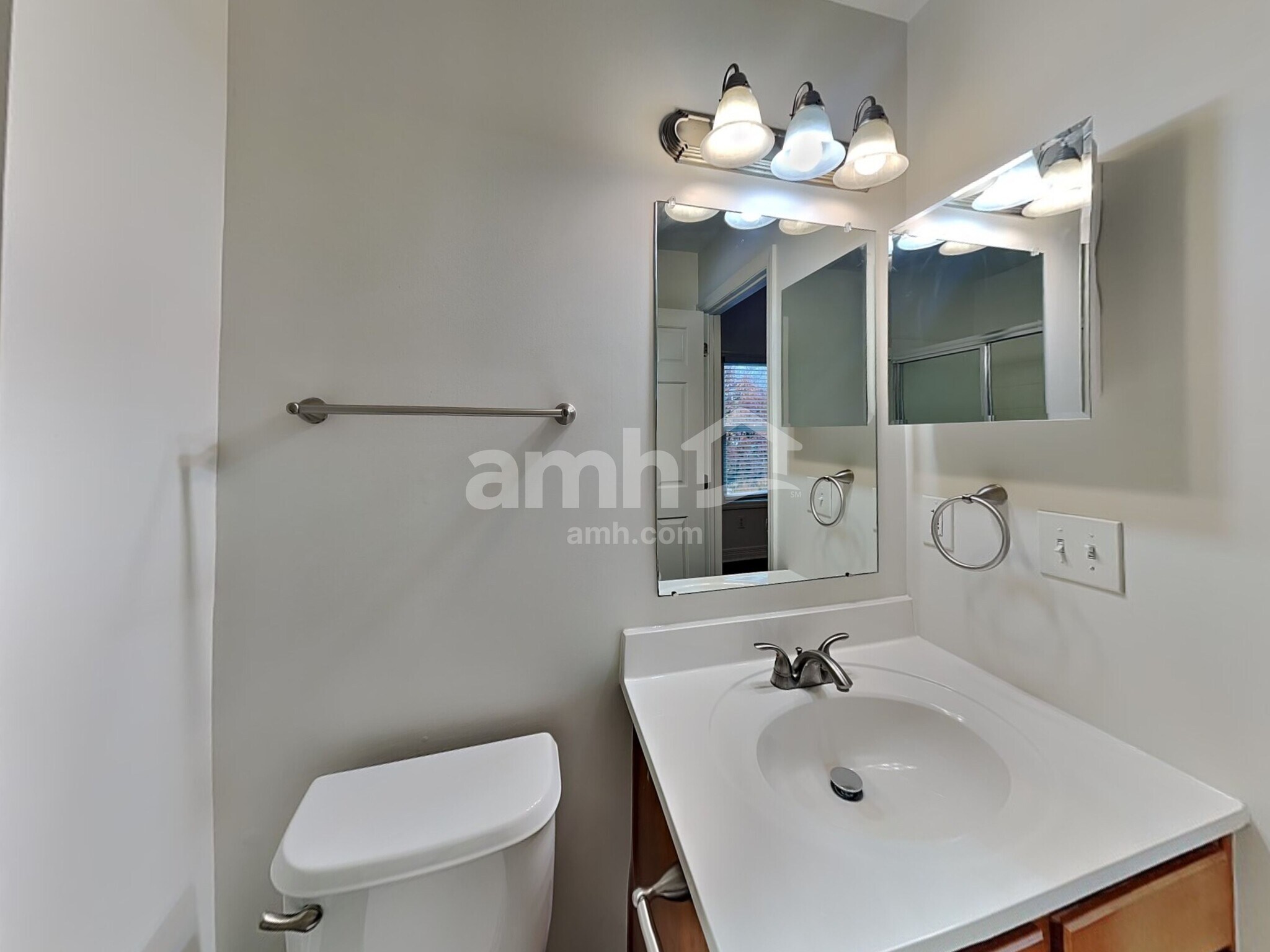 Building Photo - 2083 Shetland St