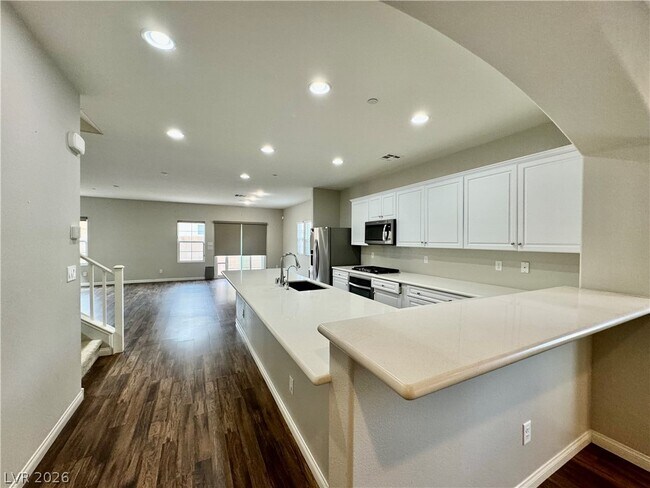 Building Photo - 353 Ambitious St