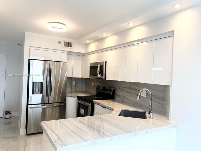 Building Photo - 3530 Mystic Pointe Dr