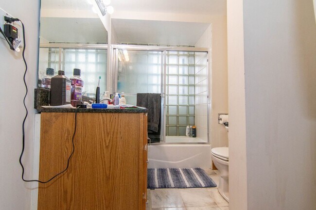 Building Photo - Beautiful 4 Bed in Fenway Available 9/1/26