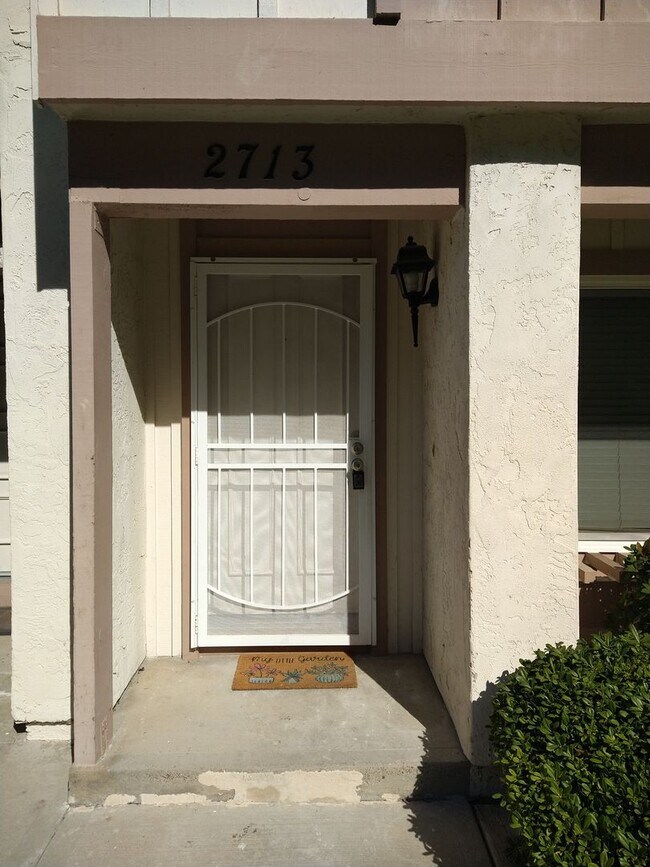 Building Photo - ALL UTILITIES INCLUDED! 3 Bed / 1 Bath Remodeled Condo/Duplex at Tanglewood