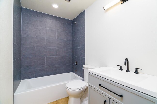 Building Photo - 4102 Sherwood Ln