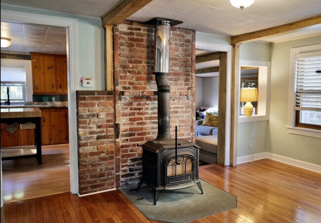 Building Photo - 252 Cedar St