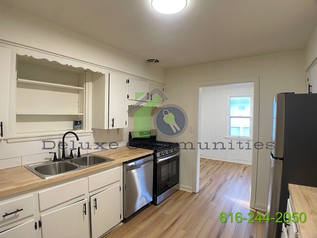 Building Photo - 4366 Prairie St SW