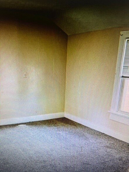 Building Photo - 423 S 2nd St