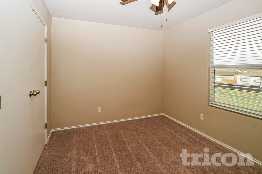 Building Photo - 5200 Saddle Clb Dr