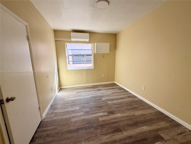 Building Photo - 1043 NW 2nd St