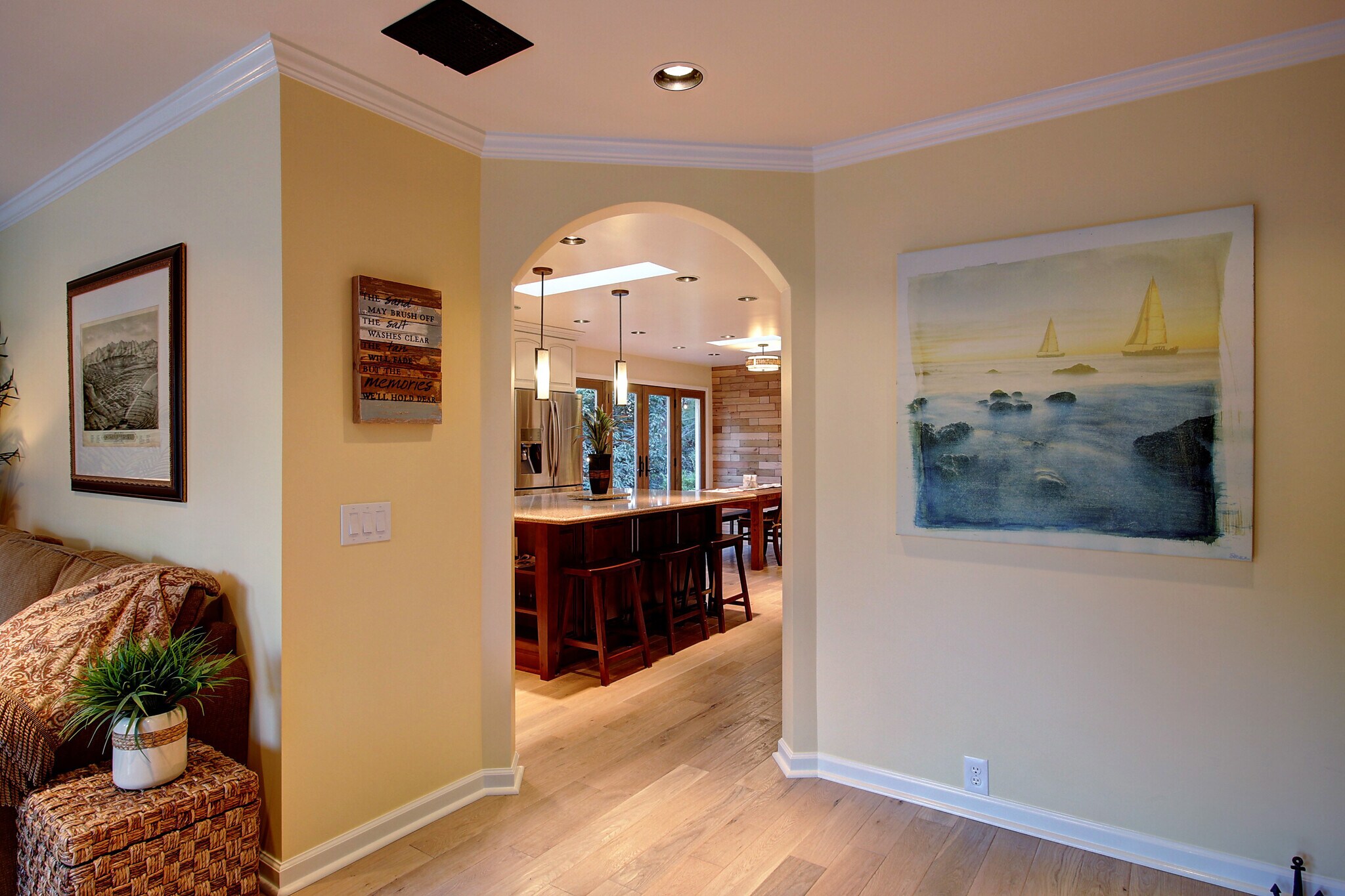 Building Photo - 1569 Sycamore Canyon Rd
