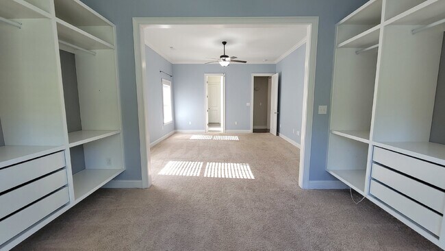 Building Photo - 130 Creekmound Dr