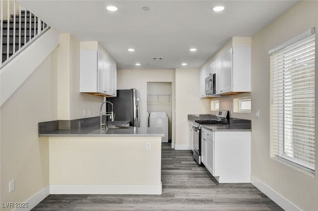 Building Photo - 8824 Cornwall Glen Ave