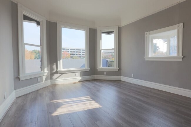 Building Photo - 3215 Telegraph Ave