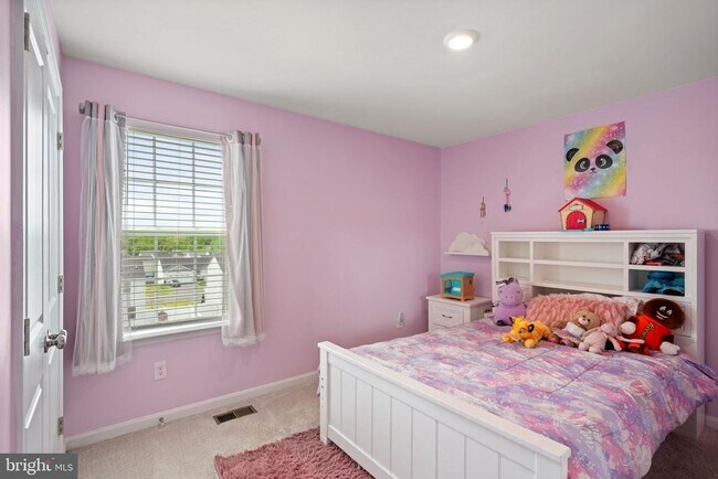 Building Photo - 35418 River Bend Dr