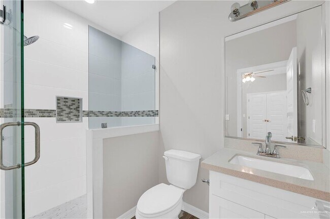 Building Photo - 22 Playa Dr