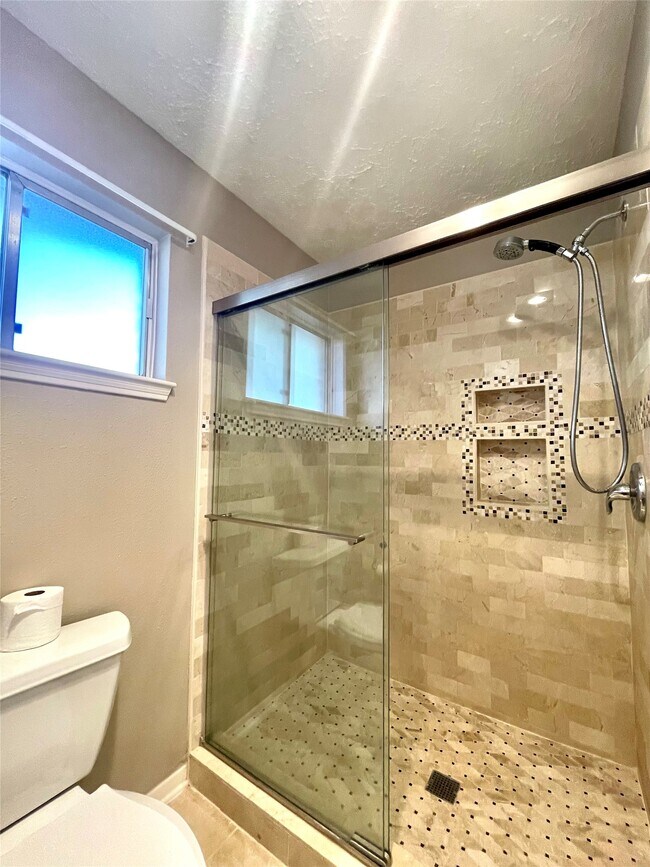 Building Photo - 2551 Coopers Post Ln