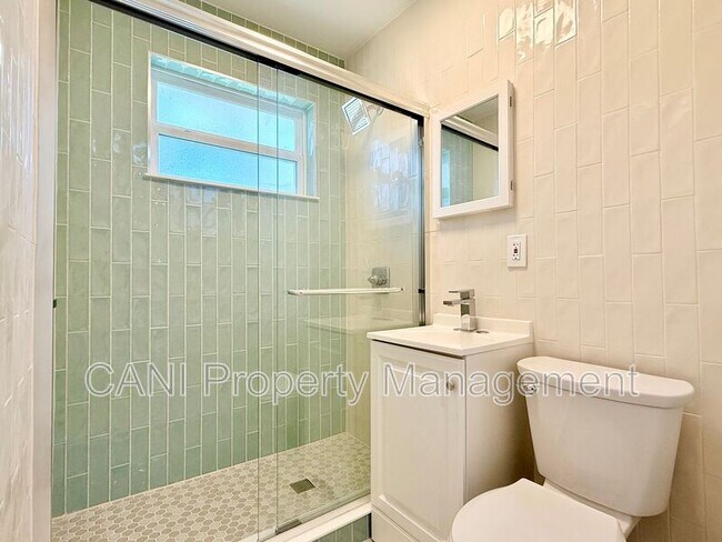 Building Photo - 748 Bethune St