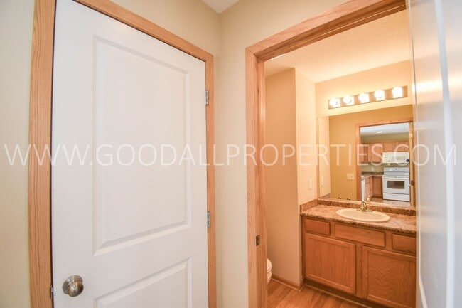 Building Photo - FALL SPECIAL!! Reduced $225 to $1495 !!! 2...