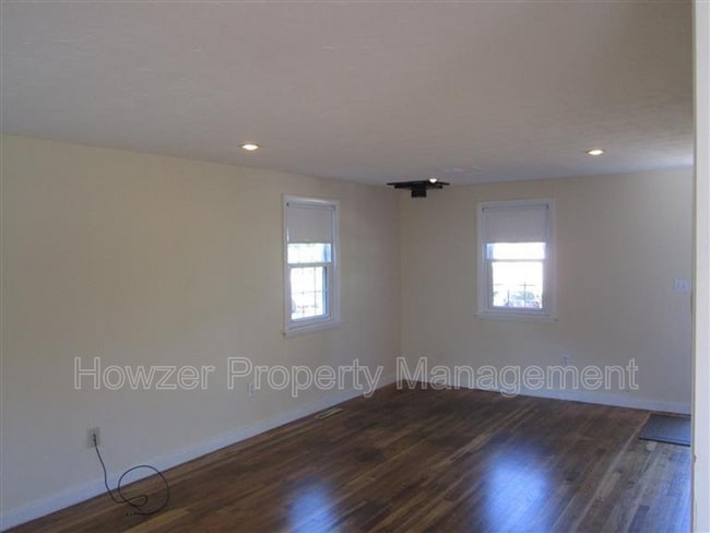 Building Photo - 10 Pine Grove Ave