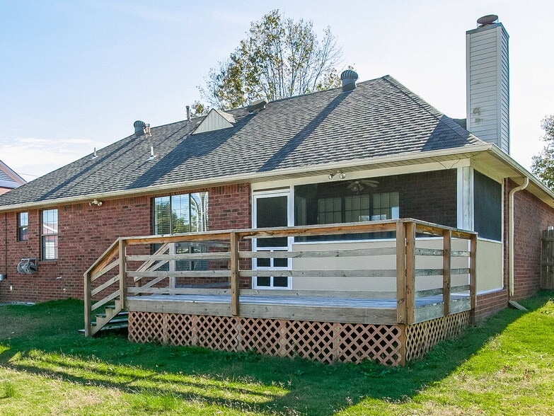 Building Photo - 10264 Amanda Dr
