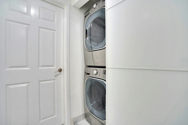 Building Photo - 100 Old Palisade Rd