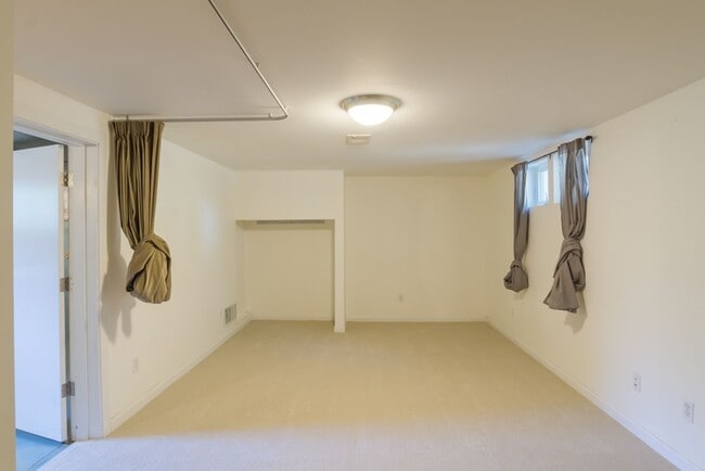 Building Photo - 2bd/1.75ba Seattle House