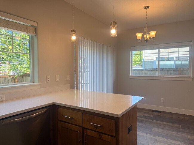 Building Photo - HONEYBEE5711-5713
