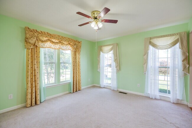 Building Photo - 2233 Oakbrook Blvd