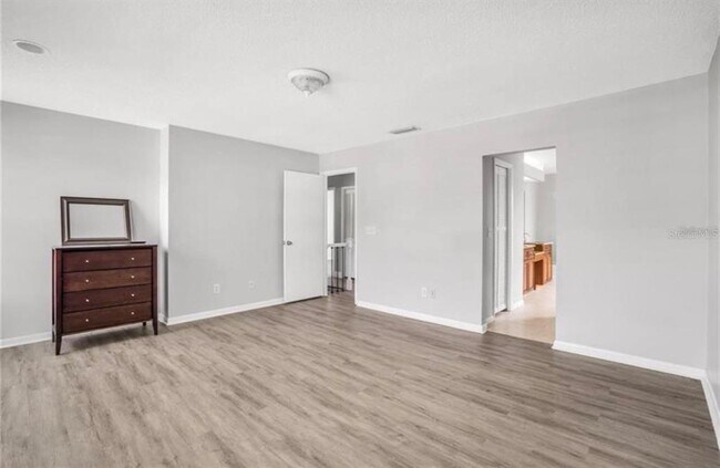 Building Photo - 16208 Pebblebrook Dr