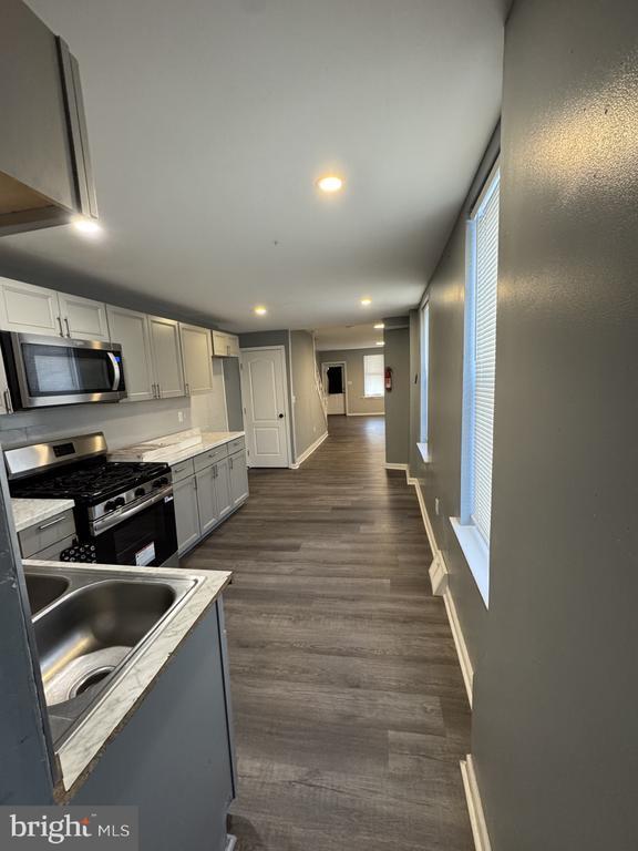 Building Photo - 1435 Edgmont Ave