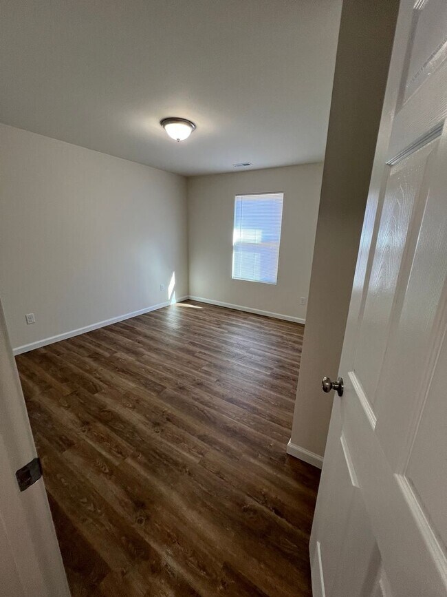 Building Photo - NEW 3 bed/2 bath with 1 car garage for lea...