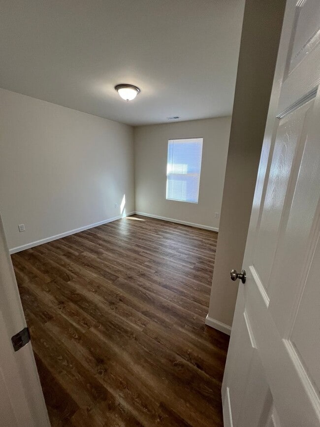 Building Photo - Winter Special (ends January 31, 2025) $300 off first month's rent.