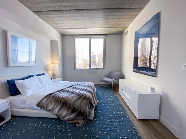 Building Photo - 816 W Sheridan Rd