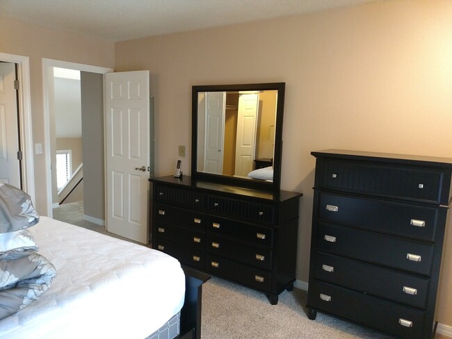 Building Photo - Large Furnished Townhome in Loch Haven Hills