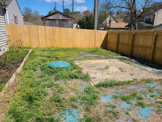 Building Photo - 216 Diamond Ave