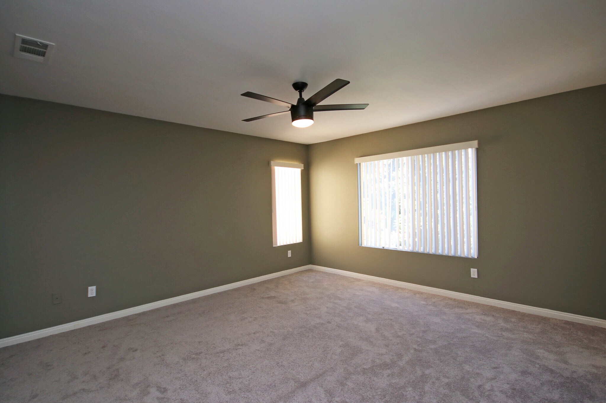 Building Photo - 2911 Spruce Ct
