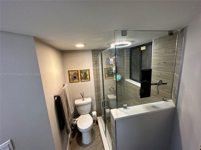 Building Photo - 15535 N Miami Lakeway