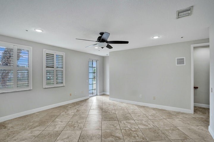 Building Photo - 1252 Piazza Antinori