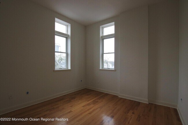 Building Photo - 1003 Bond St