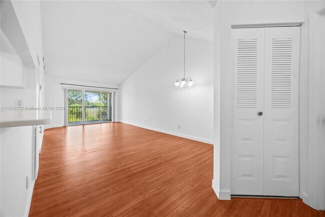 Building Photo - 1031 Coral Club Dr