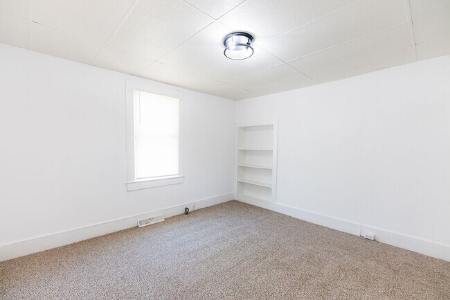 Building Photo - Move-In Ready 4BR Home with Large Backyard