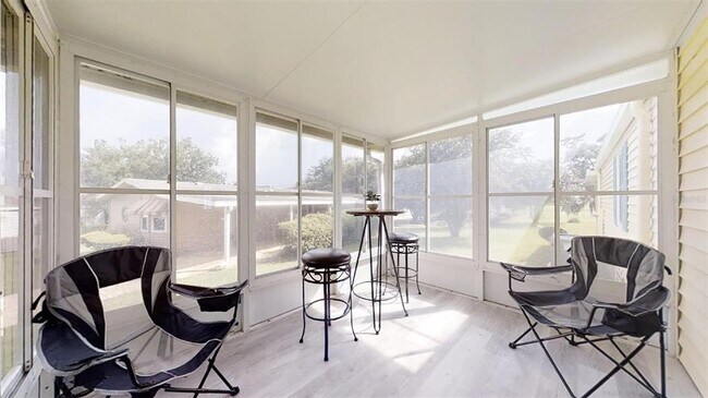 Building Photo - 1519 Hillcrest Dr