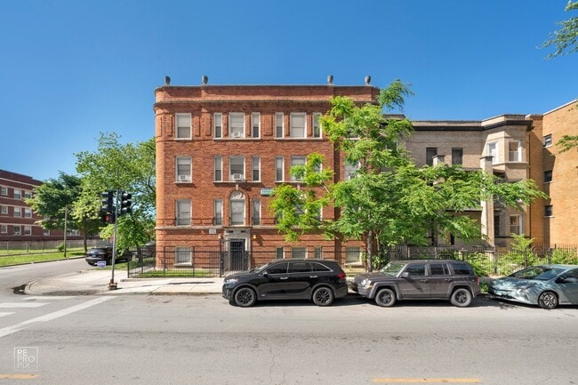 Building Photo - 5732-34 W Washington 109-111 N Menard Chicago, IL 60644