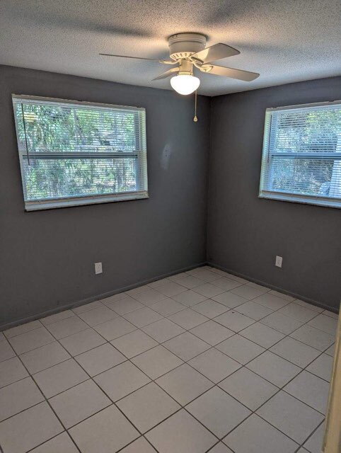 Building Photo - "Charming 2-Bed Home in Holiday, FL – Cozy...