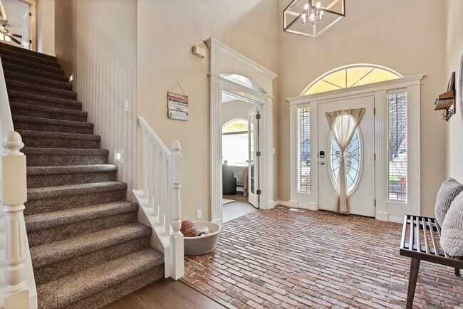 Building Photo - Fully Furnished 5 Bedroom Home in Eagle Id...