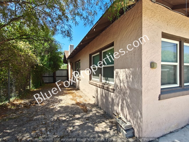 Building Photo - 827 E Helen St
