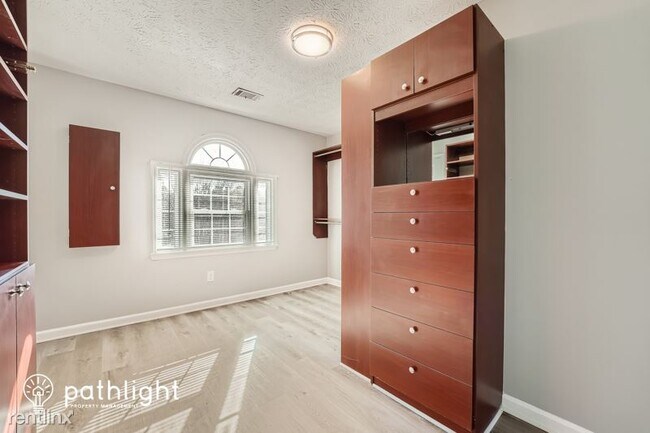 Building Photo - 5 br, 2 bath House - 109 Jay Wood Dr UNIT